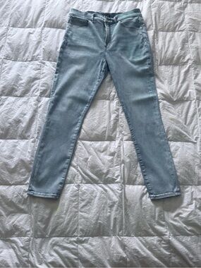 Express Women's Size 10R High Rise Hyper Stretch Skinny Jeans Light Wash